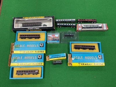 Lot 456 - A quantity of N gauge rolling stock, some...