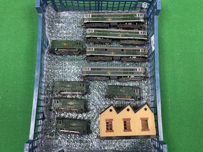 Lot 524 - Nine Triang TT green diesel locomotives: four...