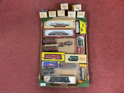 Lot 564 - Eighteen boxed HO scale European outline...