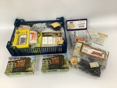 Lot 634 - A quantity of 00 gauge (4mm scale) plastic and...