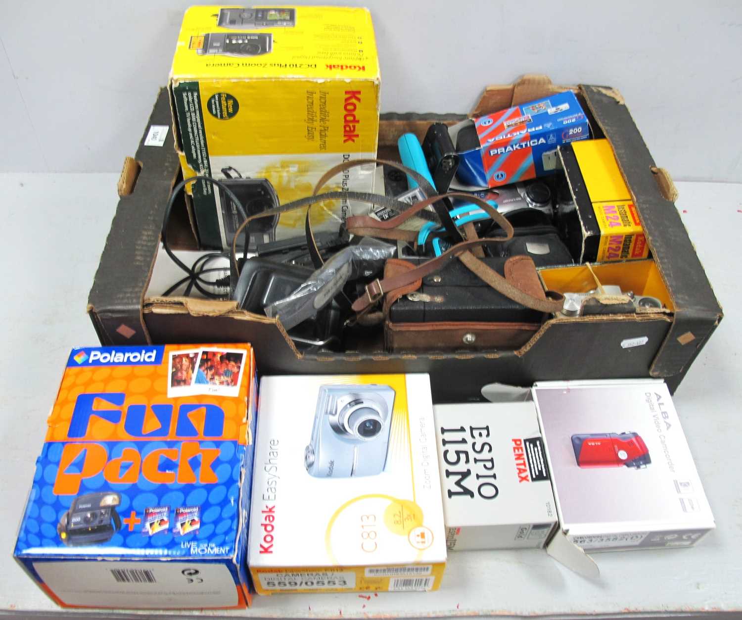 Lot 1040 - Cameras: Kodak DC210 Plus Zoom Boxed, Pantex...