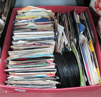 Lot 1081 - Records - Singles - Motors, Carpenters, Pitney,...