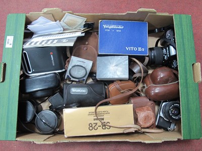 Lot 1141 - Cameras: Olympus OM2n with 5 Zuiko 35-70mm F/3....
