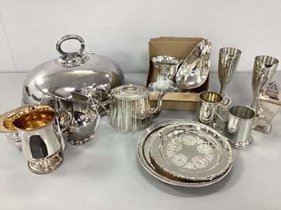 Lot 211 - A Georgian Plated Mug, with leaf capped scroll...