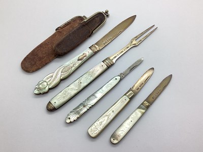 Lot 9 - A Hallmarked Silver Mother of Pearl Folding...