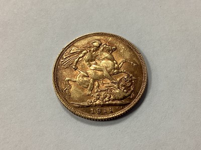 Lot 688 - 1911 George V Gold Sovereign.