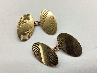 Lot 256 - A Pair of 9ct Gold Gent's Cufflinks, part...