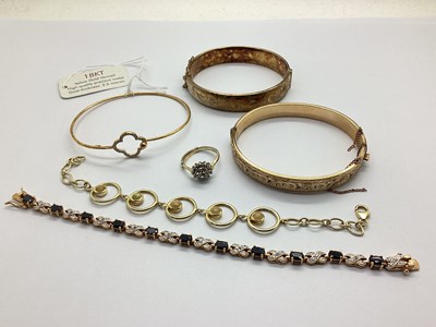 Lot 173 - Modern 925 Gilt Circle Link Bracelet, a claw...