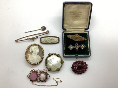 Lot 177 - Antique Brooches, including fox head bar...