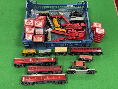 Lot 527 - A collection of Hornby-Dublo two-rail rolling...