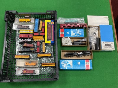 Lot 513 - Approximately twenty-four items of US outline...