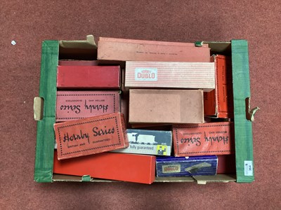 Lot 364 - A quantity of Hornby O gauge and other empty...