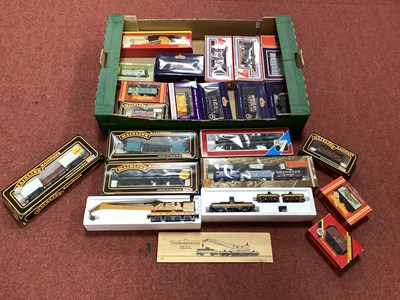 Lot 386 - Approximately twenty-four boxed 00 gauge...