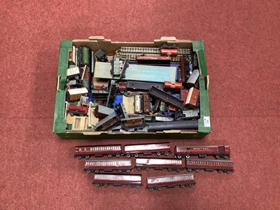 Lot 398 - A large quantity of Hornby-Dublo three-rail...
