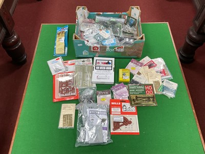 Lot 468 - A quantity of 00/HO lineside accessories by...