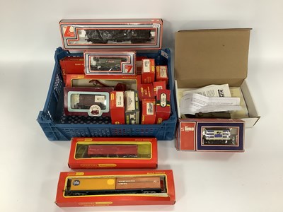 Lot 621 - Fifteen 'OO' Gauge/4mm Boxed Items of Rolling...