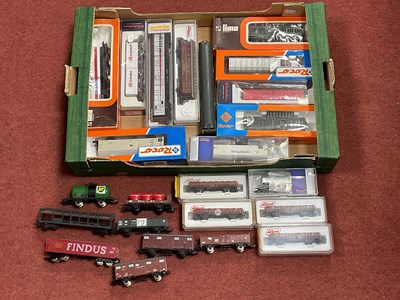 Lot 549 - A quantity of HO scale European outline...