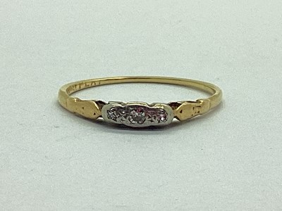 Lot 56 - A Vintage Three Stone Diamond Ring, graduated...