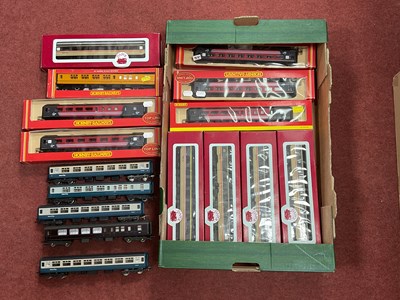 Lot 550 - Sixteen 00 gauge British Rail Mark 2 coaches...