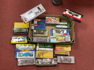 Lot 539 - Approximately eighteen HO scale American...