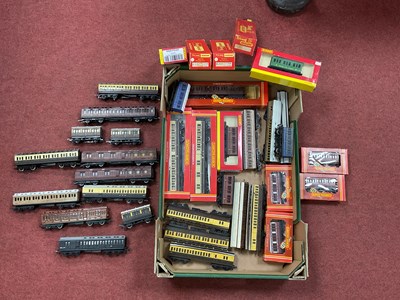Lot 537 - Approximately thirty-four Triang and Hornby...