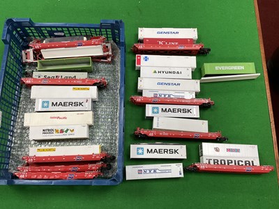 Lot 487 - Approximately eleven HO scale American...