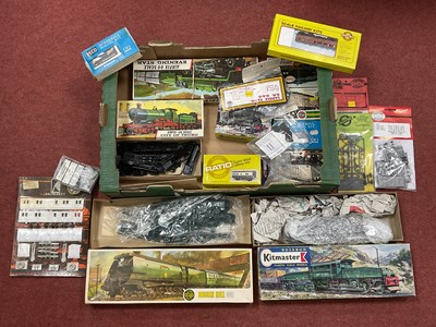 Lot 538 - A collection of 00 gauge (4mm) locomotive and...
