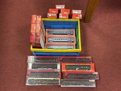 Lot 574 - Twenty Four 'HO' Gauge U.S.A Outline Boxed...