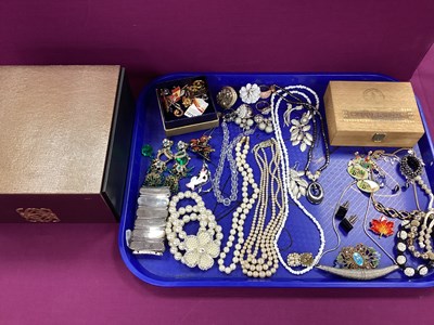 Lot 228 - A Collection of Modern Jewellery, to include...