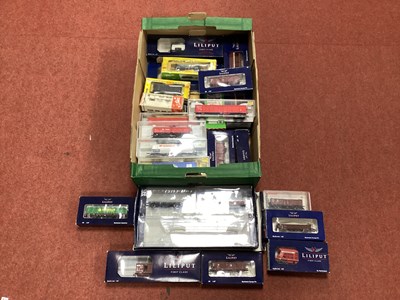 Lot 406 - Approximately thirty-five boxed HO scale...