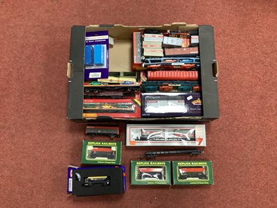 Lot 347 - Approximately thirty 00 gauge modern wagons by...
