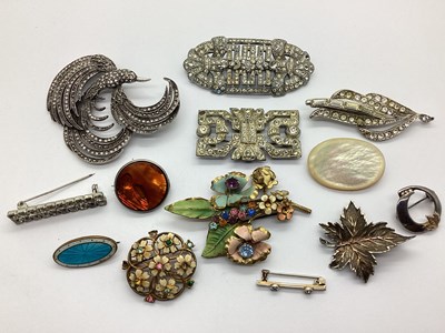 Lot 174 - A Small Collection of Vintage and Later...