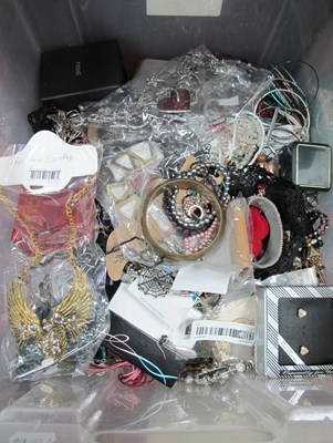 Lot 1051 - Assorted Modern Costume Jewellery, including...