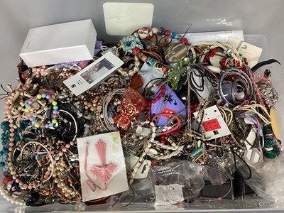 Lot 218 - A Selection of Modern Costume Jewellery,...