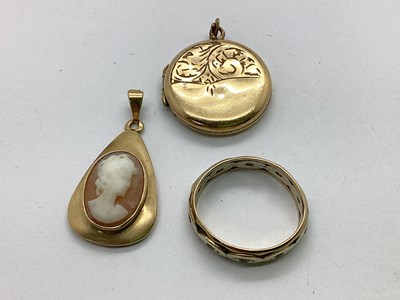 Lot 85 - A 9ct Gold Modernist Style Cameo Pendant, the...