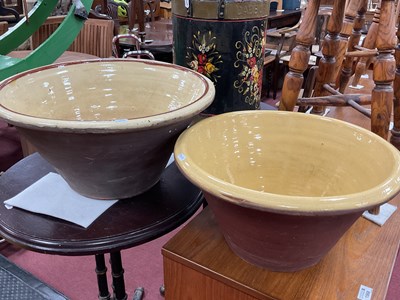 Lot 1567 - Earthenware Mixing Bowl, wtih cream glaze...