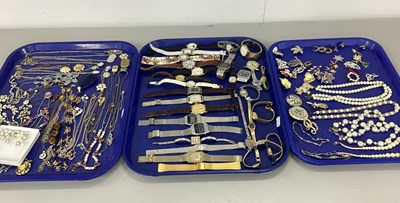 Lot 210 - An Assortment of Modern Costume Jewellery,...