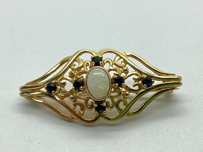Lot 94 - A Decorative 9ct Gold Stone Set Brooch, the...
