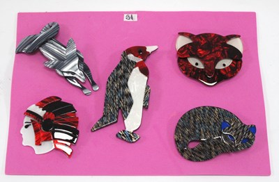 Lot 1259 - Modern Brooches (5).