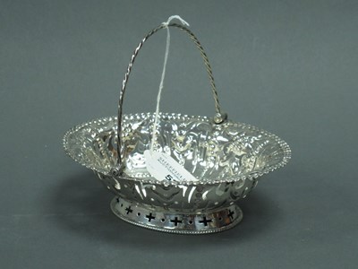 Lot 52 - A Decorative Georgian Hallmarked Silver Swing...