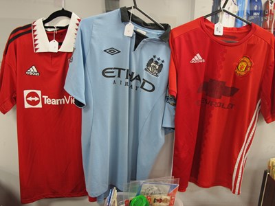 Lot 462 - Manchester City Umbro Home Shirt, size 42,...