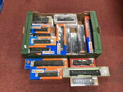 Lot 344 - Approximately twenty-one HO scale European...