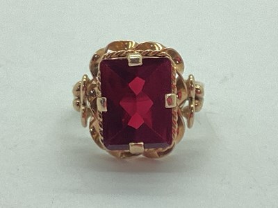 Lot 59 - A Vintage Single Stone Dress Ring, the...