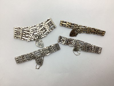 Lot 223 - A Vintage Hallmarked Silver Graduated Bracelet,...