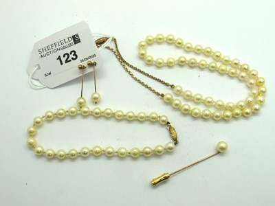 Lot 123 - A Single Strand Pearl Bead Short Necklace, the...
