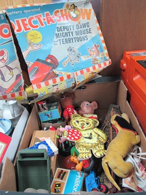 Lot 1060 - Marbles, chess set, Bell projector with slides,...