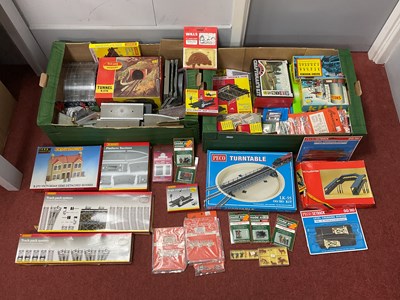 Lot 551 - Two large boxes of OO gauge buildings and...