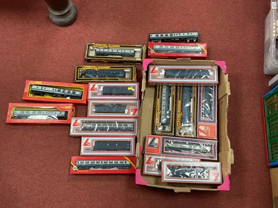 Lot 547 - Eighteen 00 gauge blue/grey BR coaches and...