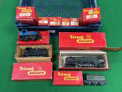 Lot 495 - Five boxed Triang 00 gauge locomotives: a R259...