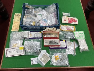 Lot 523 - A quantity of 00 (4mm) scale kits and...